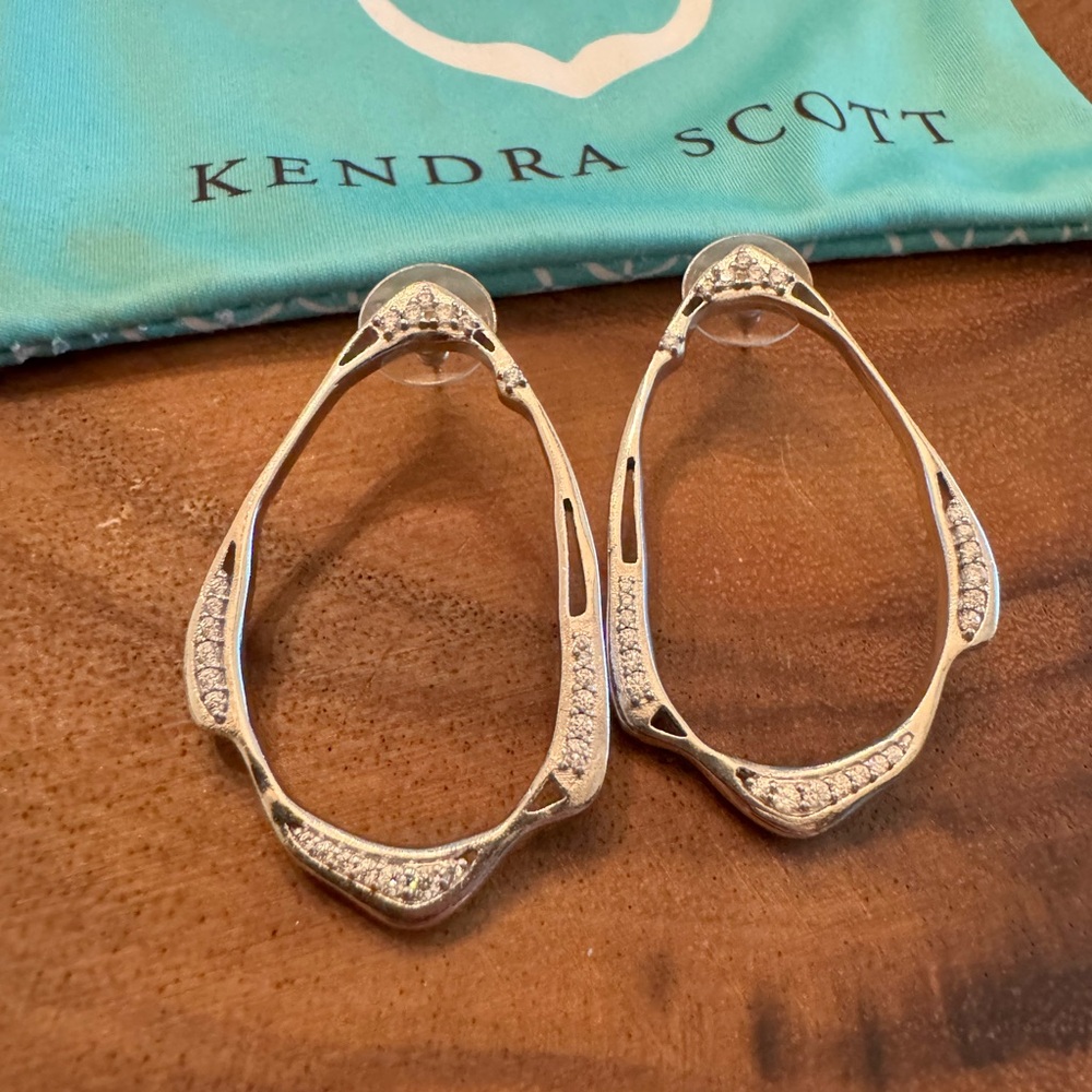 Kendra Scott Livi Frontal Hoop Earrings in Rodium. Worn once, no dust bag.